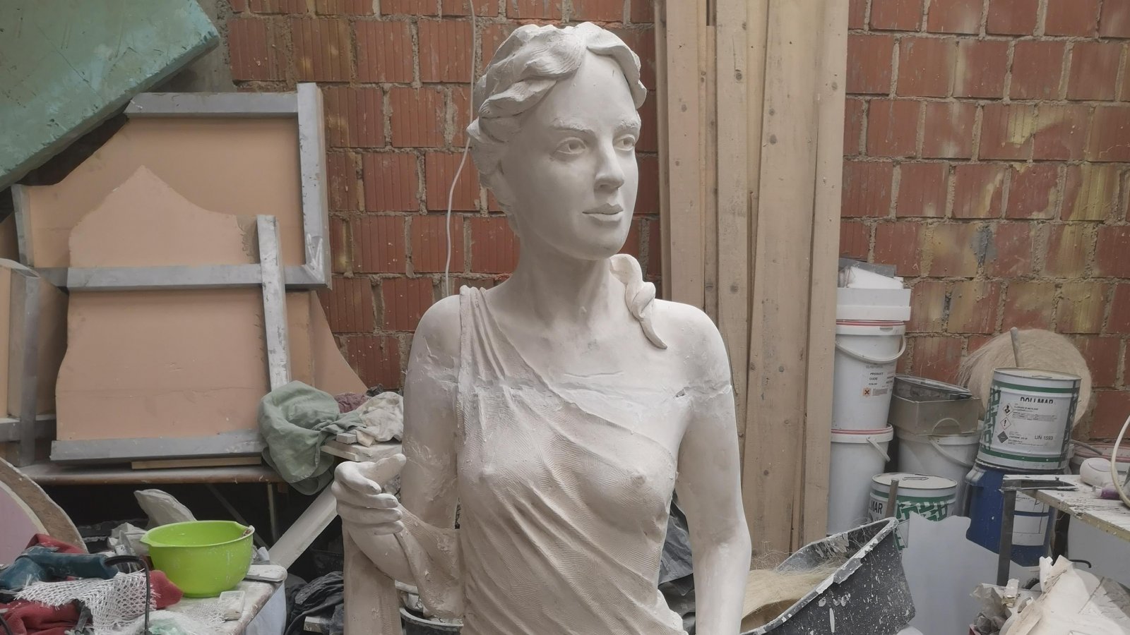 retuširanje skulptur