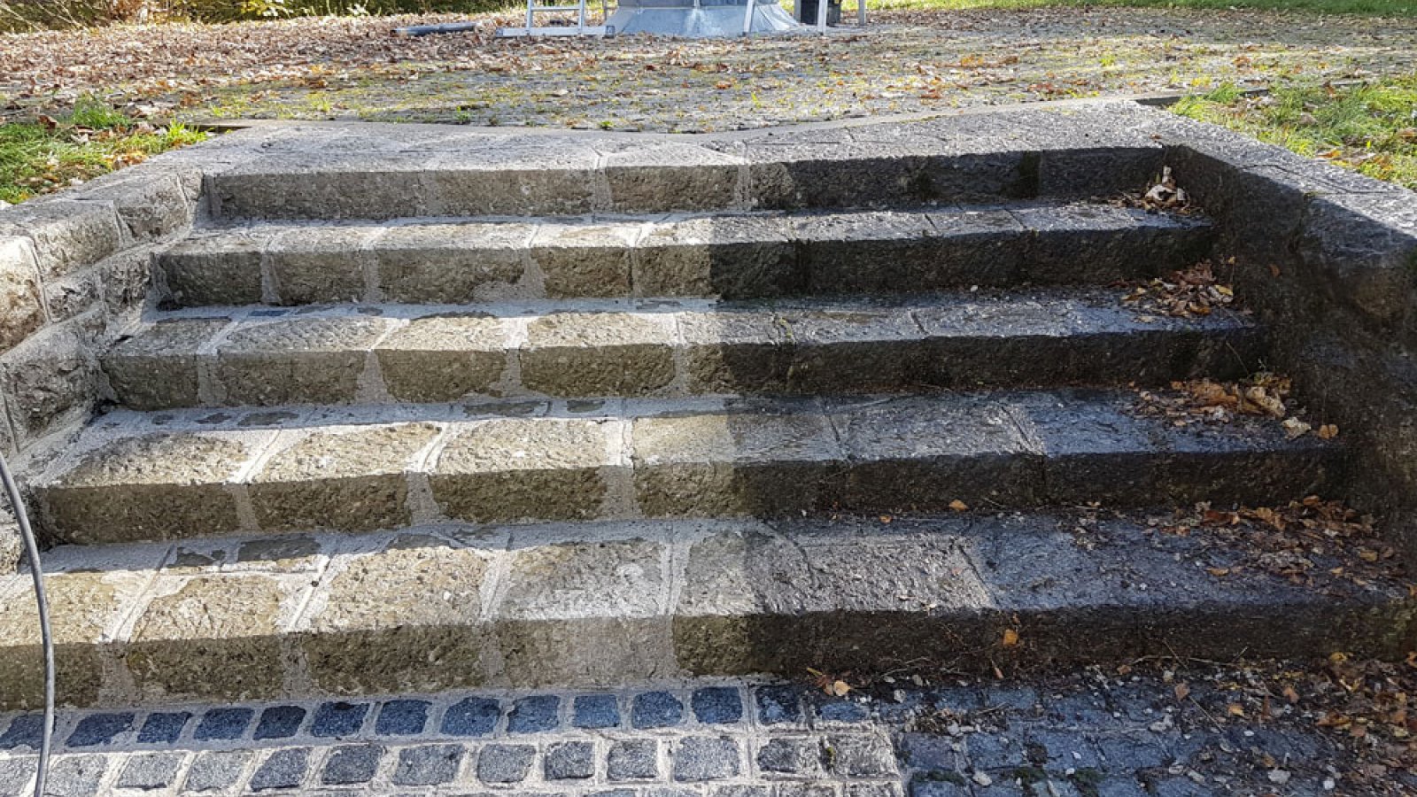 Čiščenje okolice spomenikov