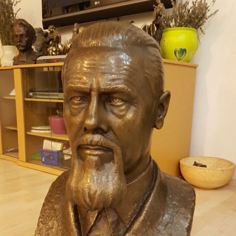 bronze bust of plecnik