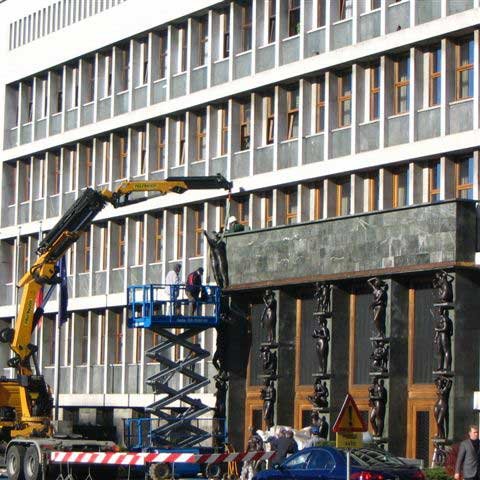 Restoring the Slovene National Assembly gate