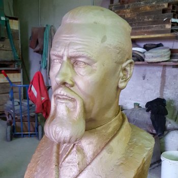 bronze bust of plecnik