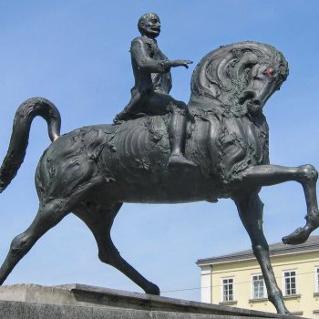 bronze statue of Rudolf Meister