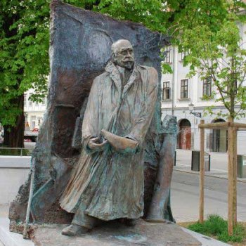 Bronze statue of Hribar