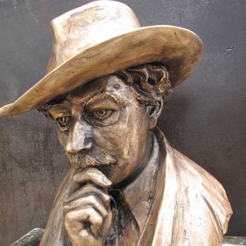 Bronze statue of Gaspari